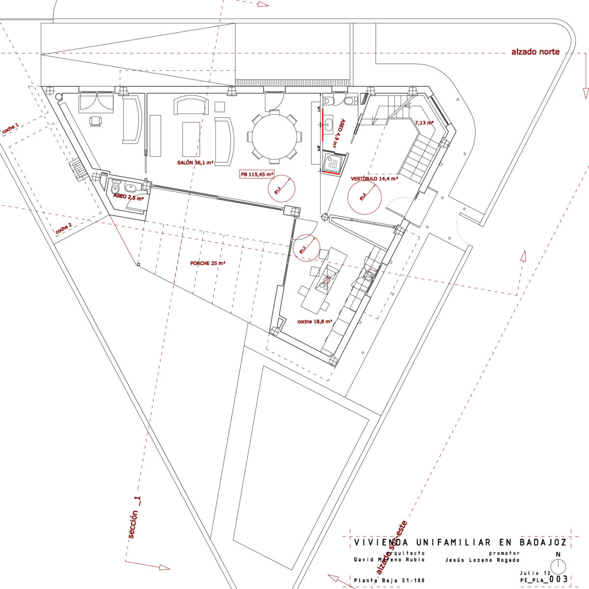 Planta baja. Distribución en L adaptada a la geometría triangular de la parcela.