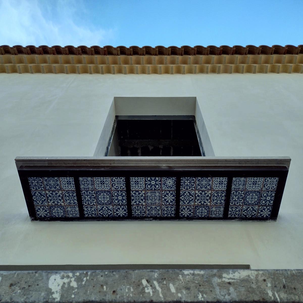 Interior de la vivienda. Espacios diáfanos con luz natural desde fachada y patio.